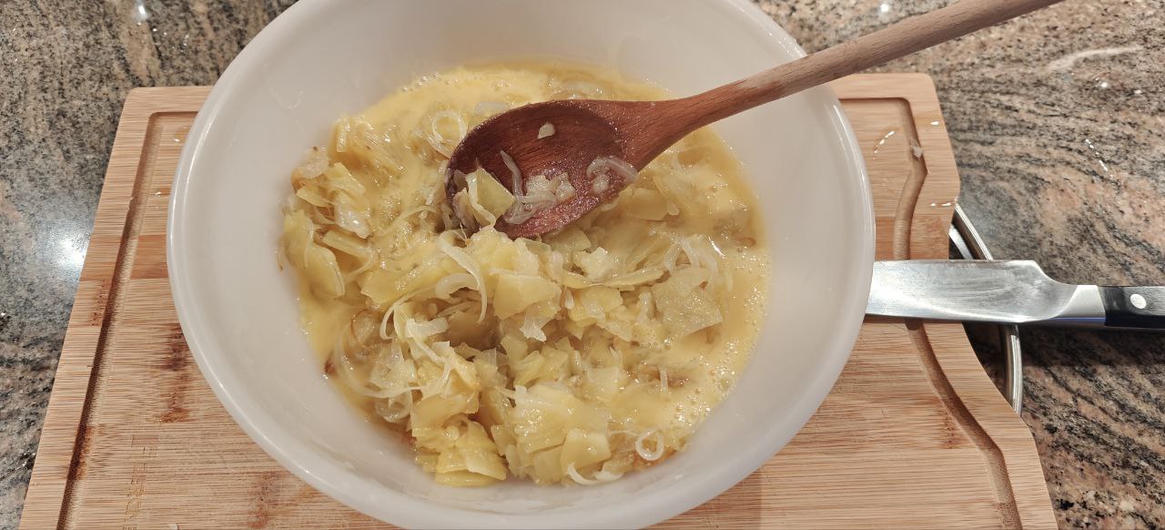 the mass mixed with the eggs in the bowl