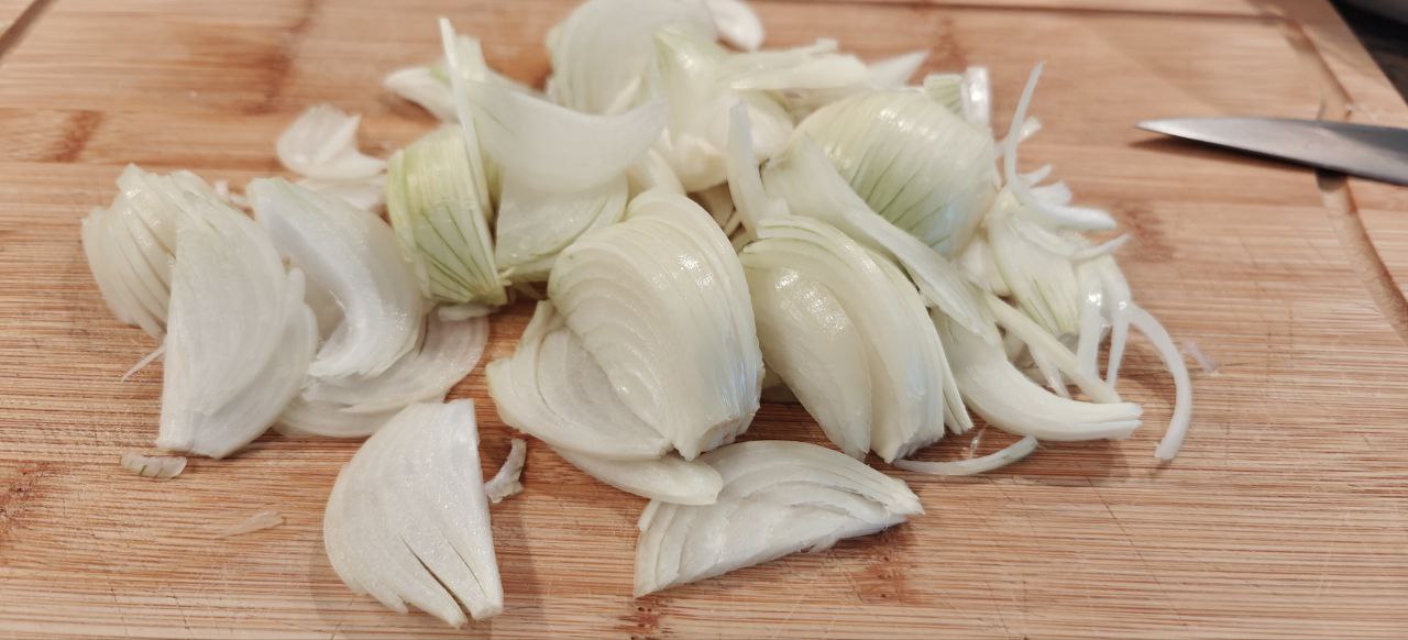 onions cut juliana style